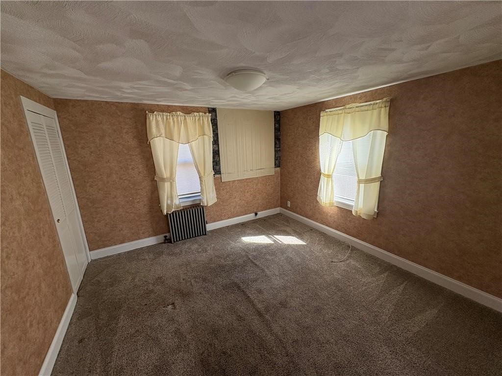 357 Chapmans Avenue Warwick, RI 02886 - Photo 8 of 24 Living room