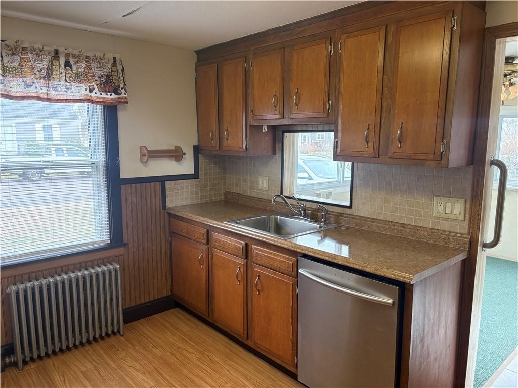 357 Chapmans Avenue Warwick, RI 02886 - Photo 9 of 24 Kitchen