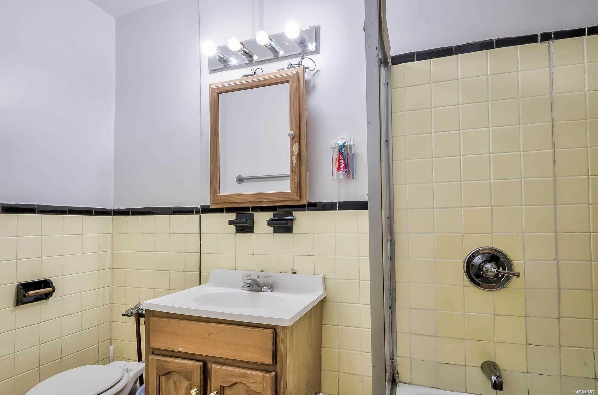 88-30 182nd Street Queens, NY 11423 - Photo 18 of 20