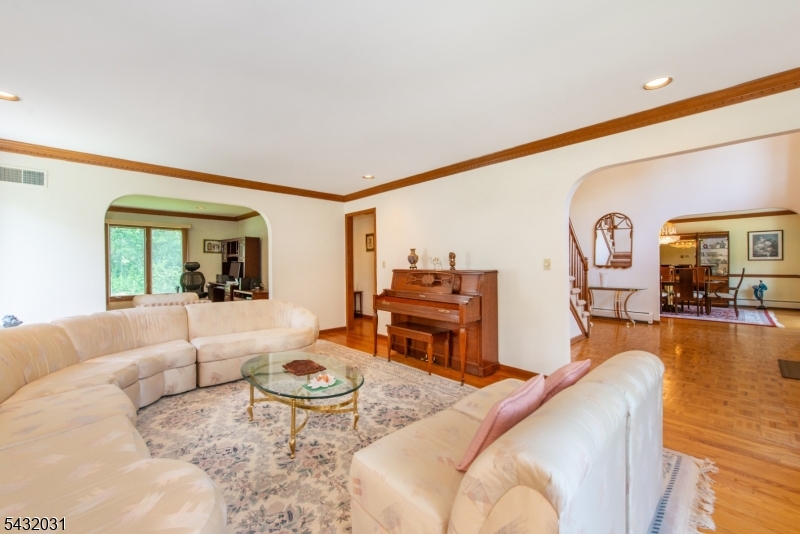 34 Silver Spring Court East Hanover, NJ 07936 - Photo 10 of 40