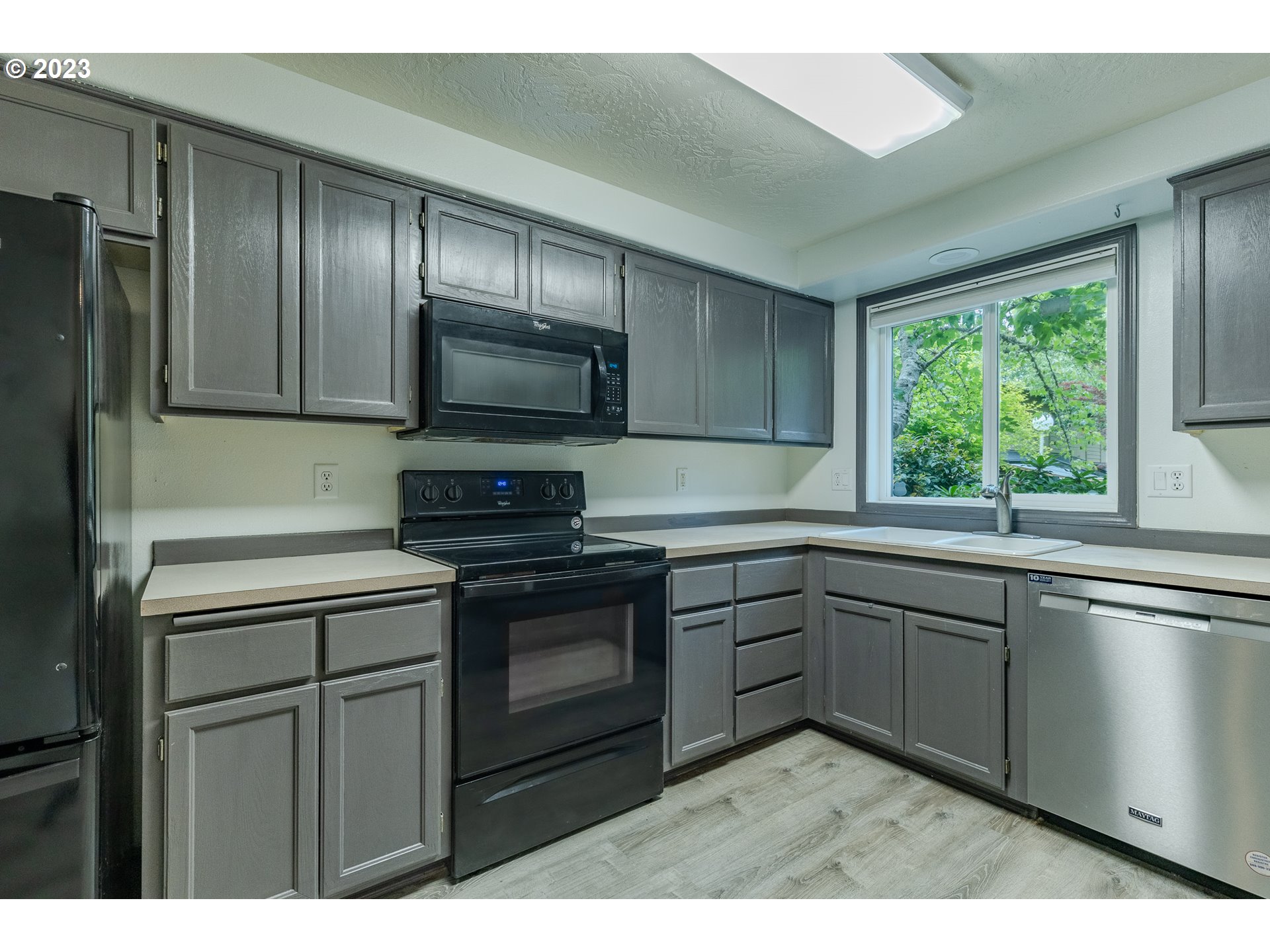 1632 Fetters Loop Eugene, OR 97402 - Photo 2 of 24 Gallery Image 2