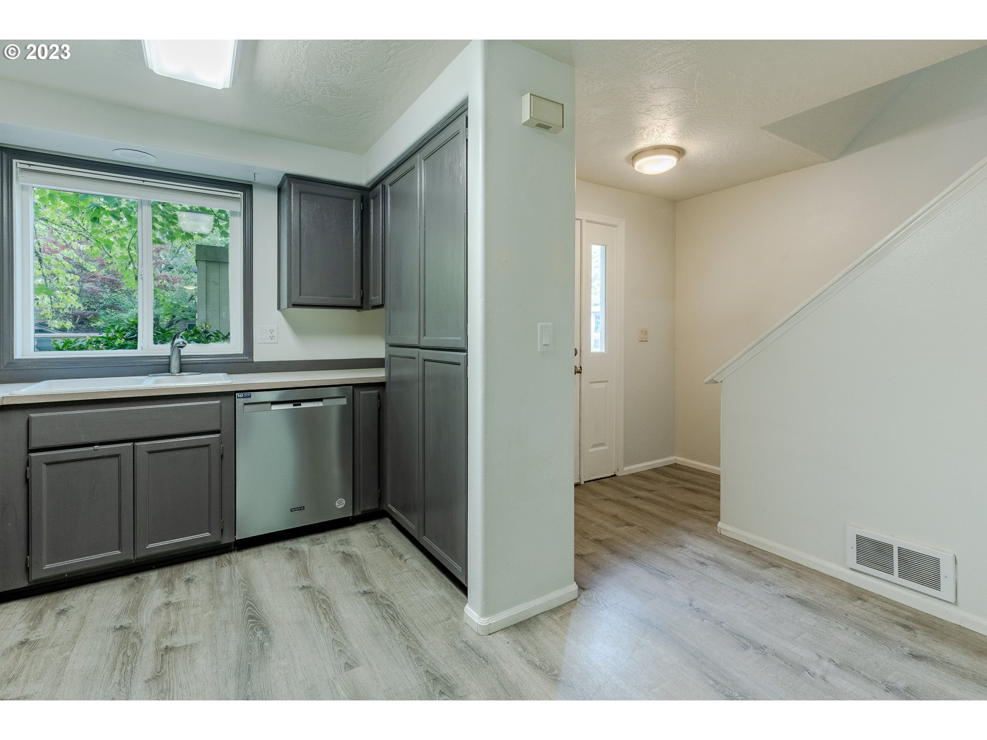 1632 Fetters Loop Eugene, OR 97402 - Photo 3 of 24 Gallery Image 3