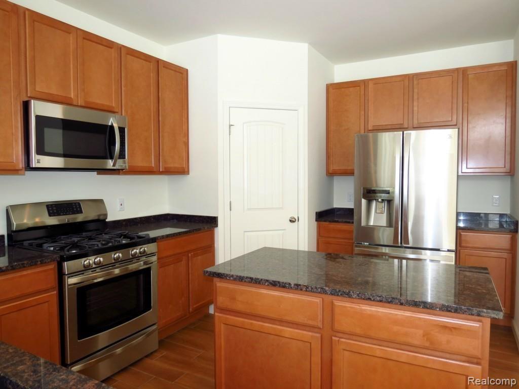 5 Kitchen.jpg
