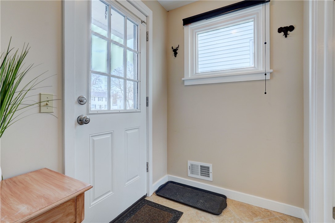 269 Hartsdale Road Irondequoit, NY 14622 - Photo 23 of 48 Side entry