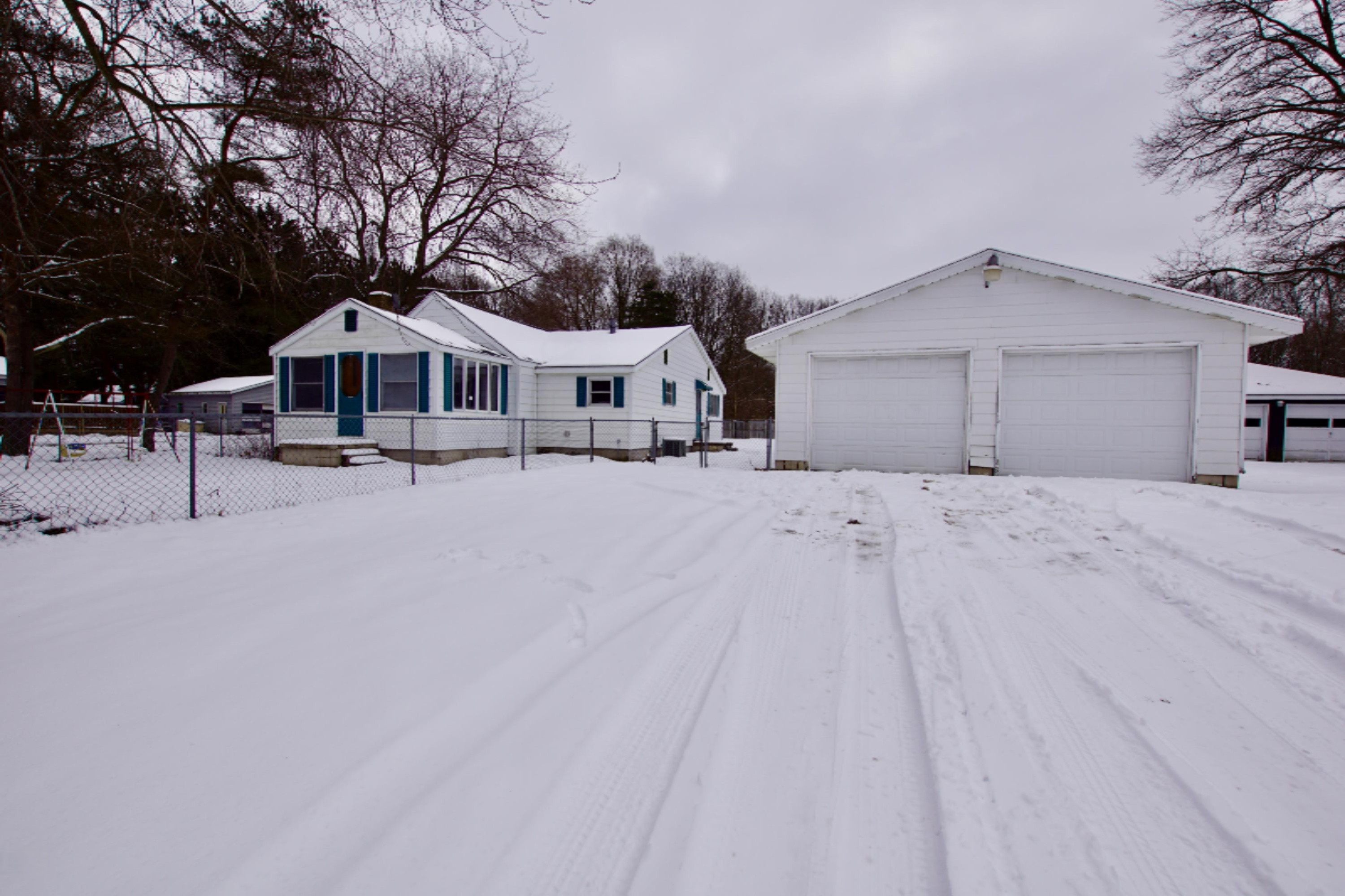 2645 White Road Muskegon, MI 49444 - Photo 1 of 28 fullsizeoutput_2e5c