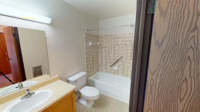 a view of empty room with kitchen