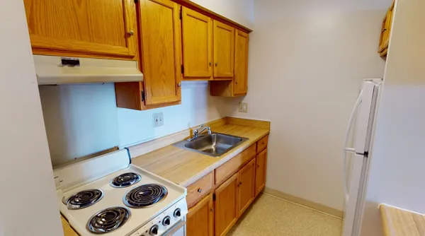 $905 | 26377 Ryan Road, Warren, MI 48091