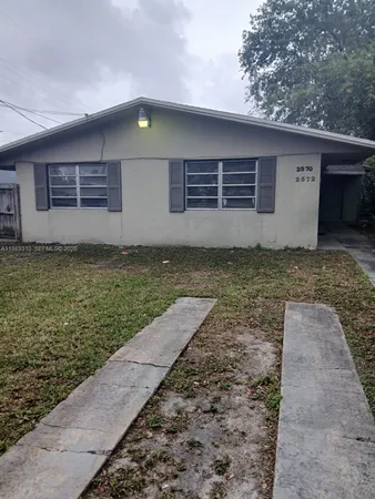 $2,600 | 2570 Northeast 192 Street, Unit 2, Miami, FL 33180