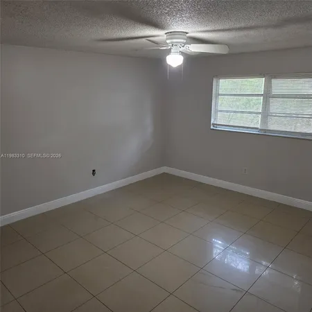 $2,600 | 2570 Northeast 192 Street, Unit 2, Miami, FL 33180