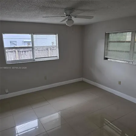 $2,600 | 2570 Northeast 192 Street, Unit 2, Miami, FL 33180