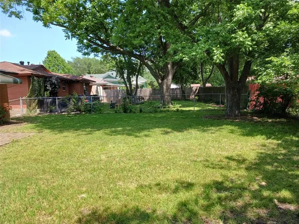 $1,695 | 1102 11th Street, Plano, TX 75074