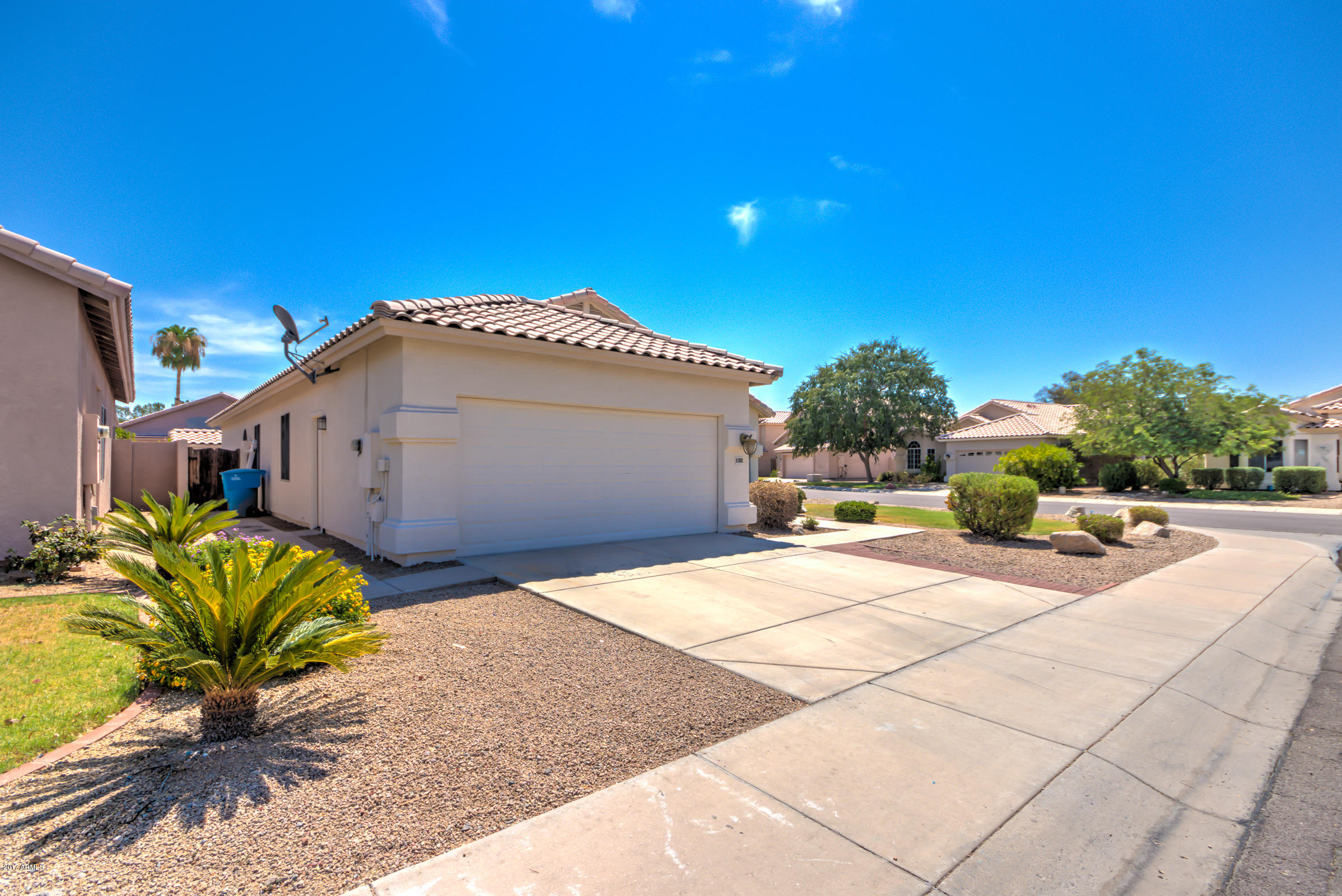 1102 West Davis Road Phoenix, AZ 85023 - Photo 3 of 53 1102 W Davis Rd-3