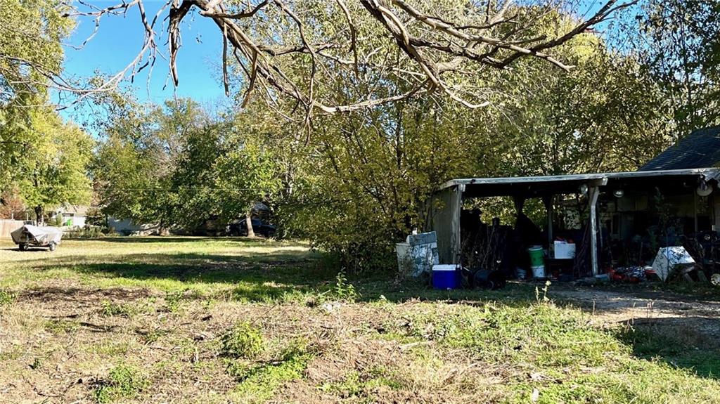 415 Taylor Street Pomona, KS 66076 - Photo 2 of 6