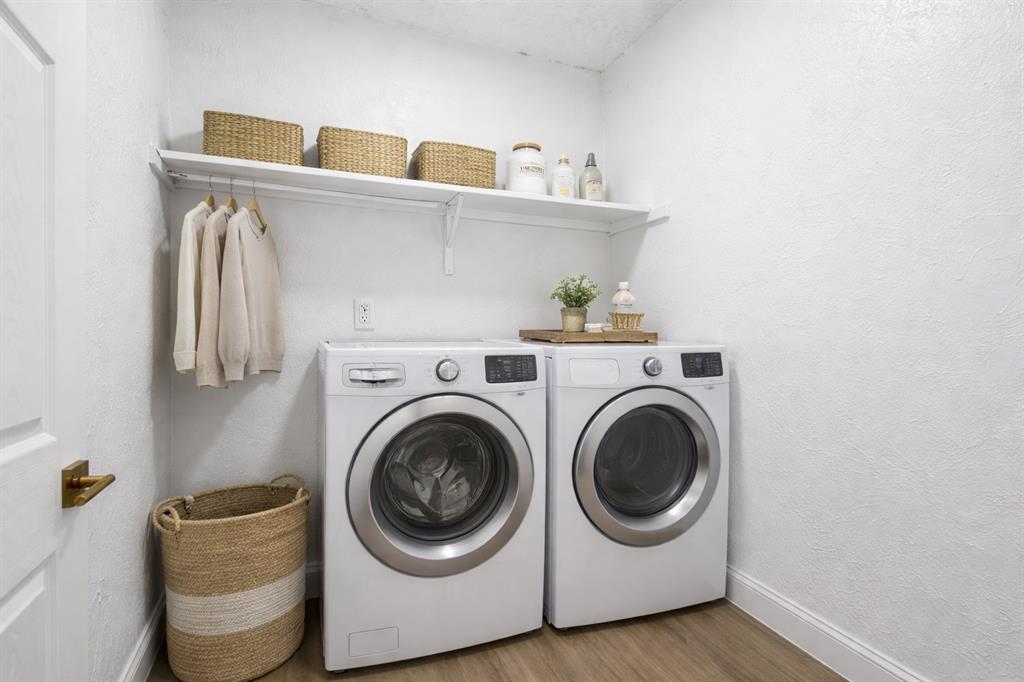 5514 Round Rock Road Garland, TX 75044 - Photo 12 of 37 a utility room with dryer and washer