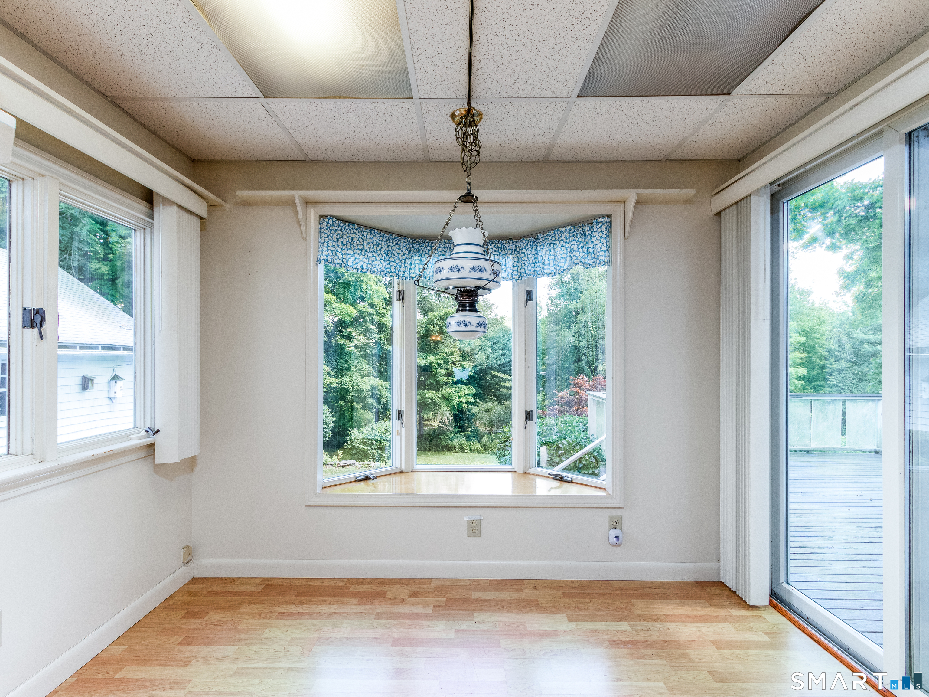 208 Twin Lakes Road North Branford, CT 06471 - Photo 5 of 39 First Floor Apartment Eat-In Kitchen