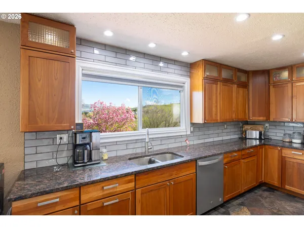 $572,000 | 3302 Old Dufur Road, The Dalles, OR 97058