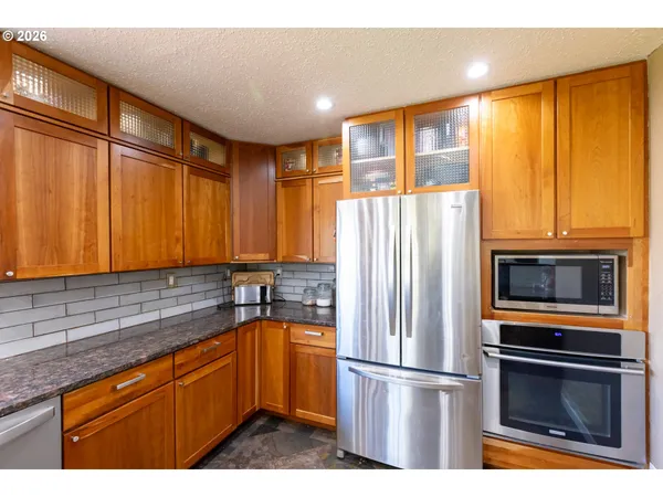 $572,000 | 3302 Old Dufur Road, The Dalles, OR 97058