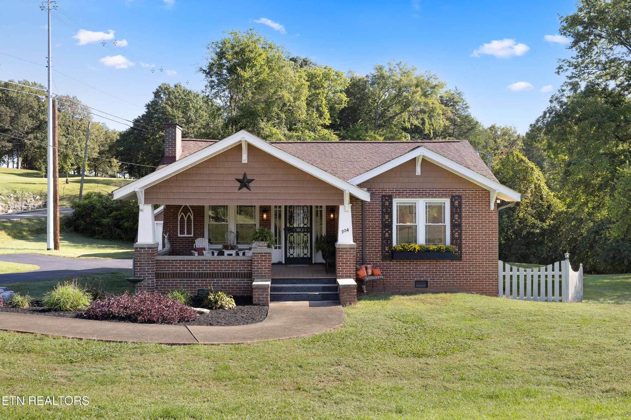 904 Eagle Bend Road Clinton, TN 37716 - Photo 3 of 25 Gallery Image 3