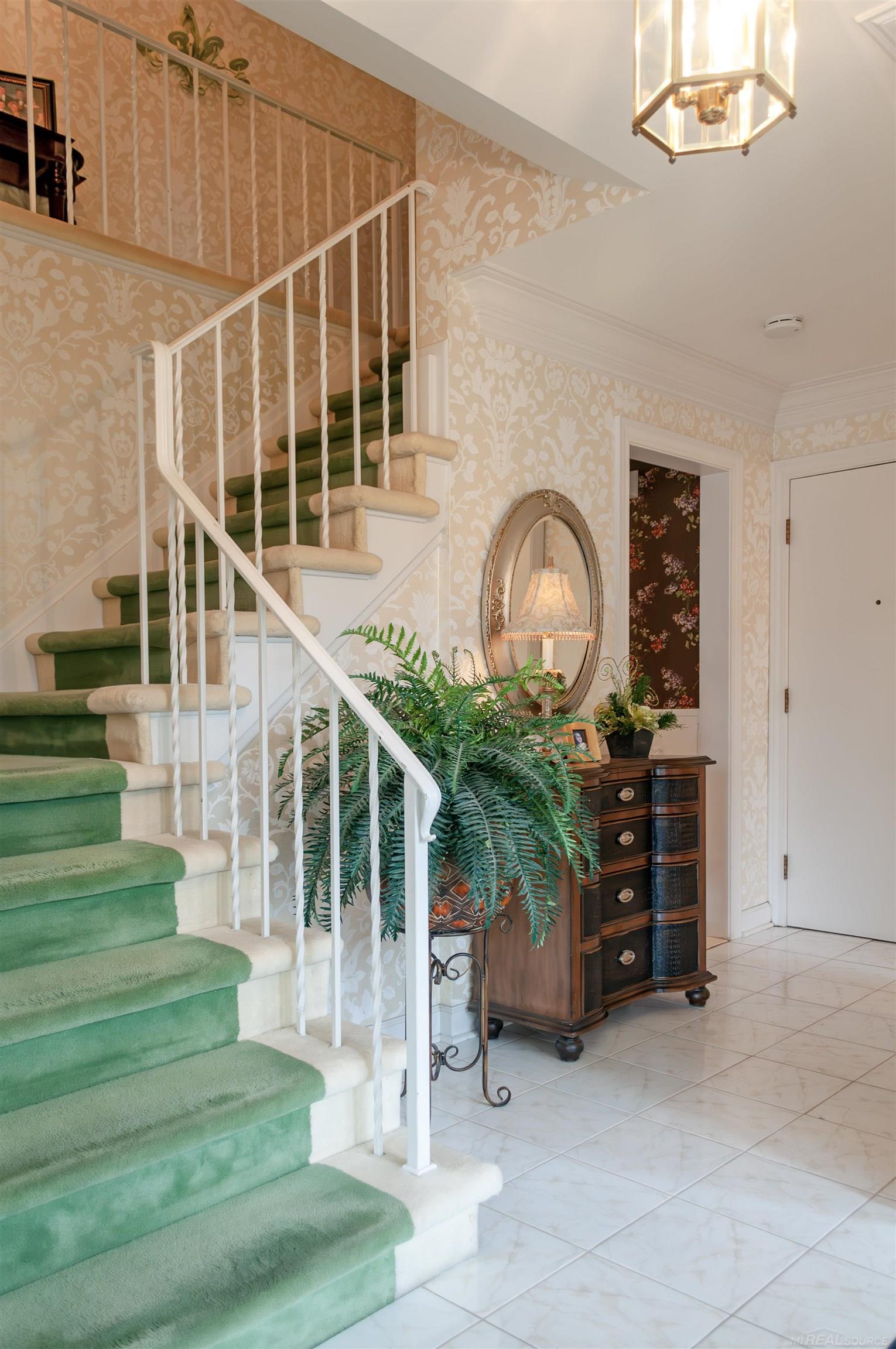 1010 Canterbury Road Grosse Pointe, MI 48236 - Photo 34 of 65 50108159-33.JPG