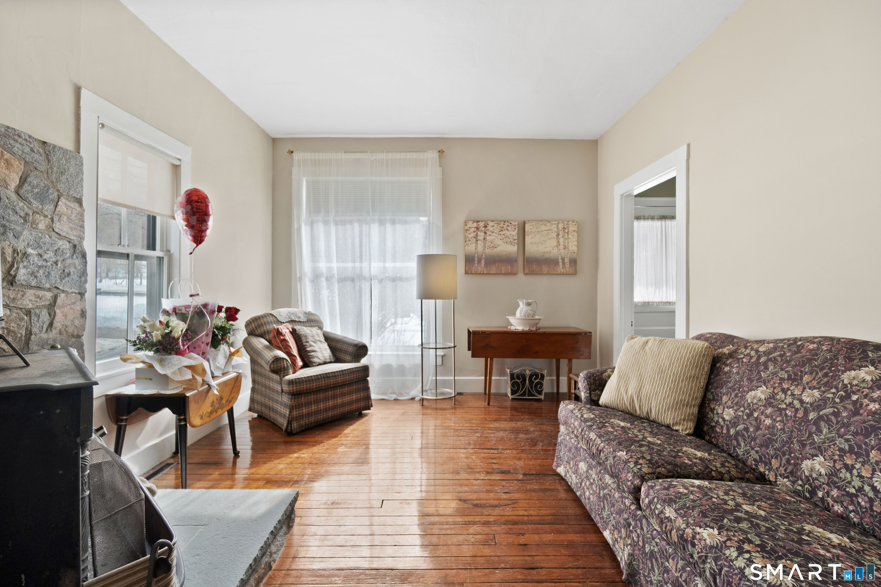 263 Seymour Road Woodbridge, CT 06525 - Photo 2 of 14