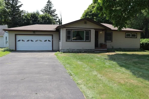 $229,900 | 59 Midland Drive, Penfield, NY 14580