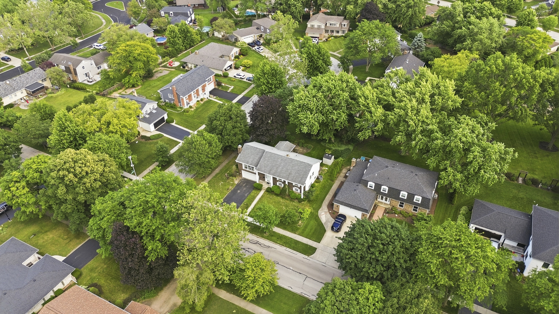 933 West Gilbert Road Palatine, IL 60067 - Photo 3 of 34