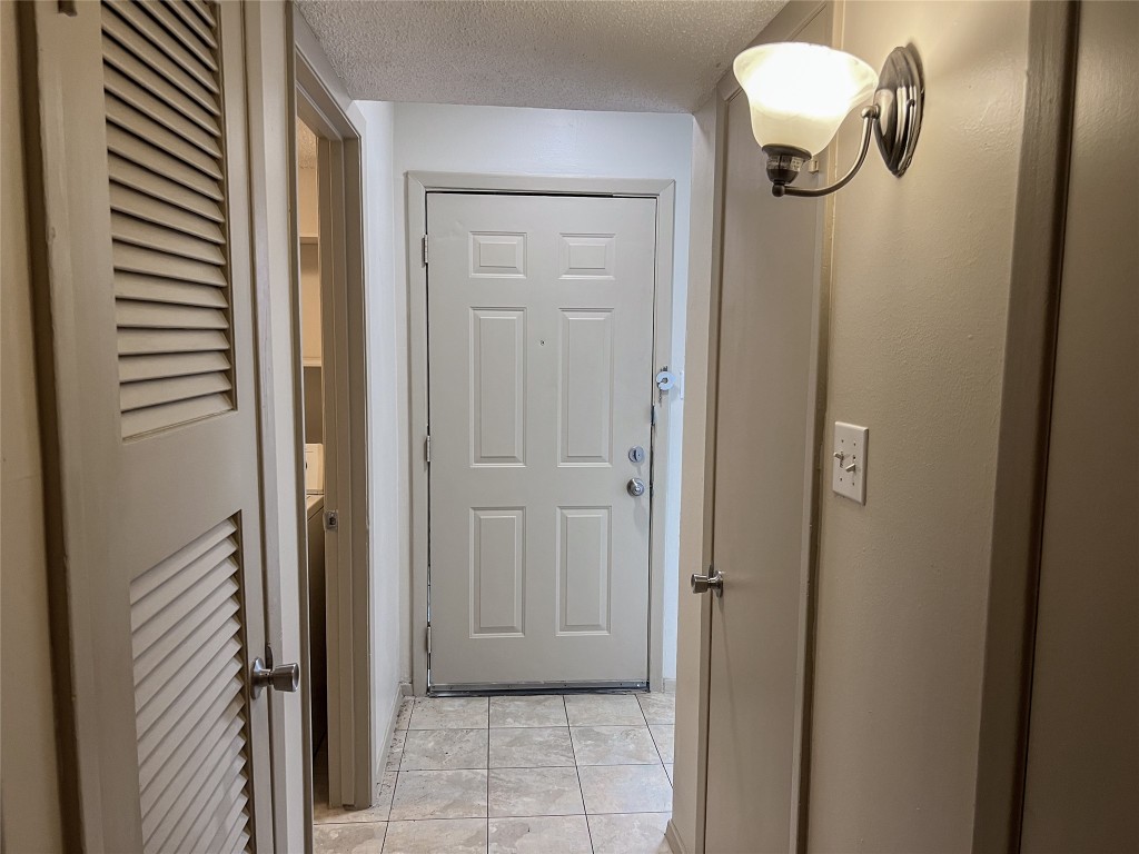 7206 Creekside Drive, Unit C Austin, TX 78752 - Photo 2 of 22 a bathroom with a shower