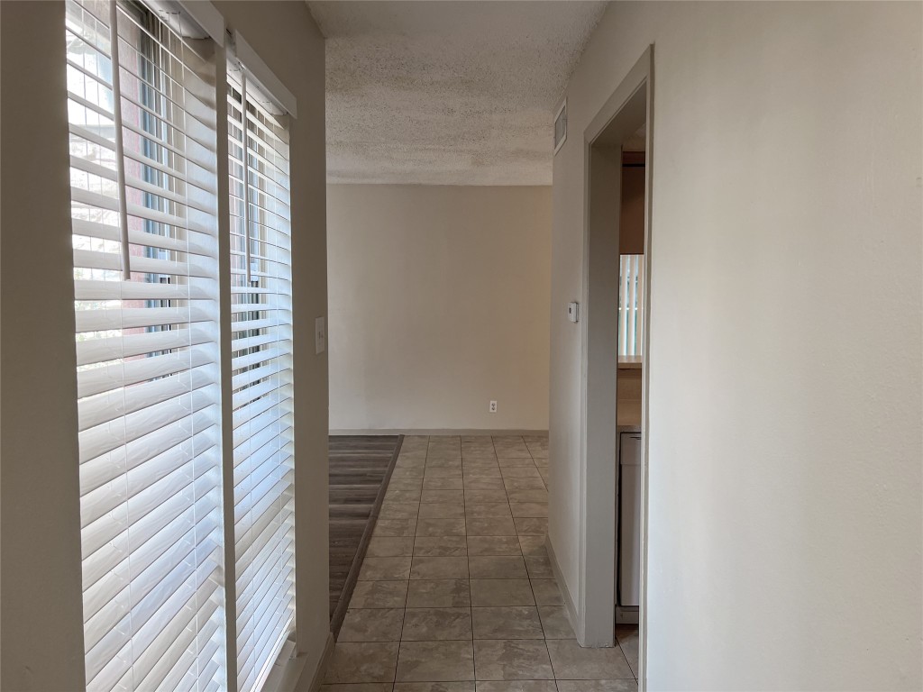 7206 Creekside Drive, Unit C Austin, TX 78752 - Photo 3 of 22