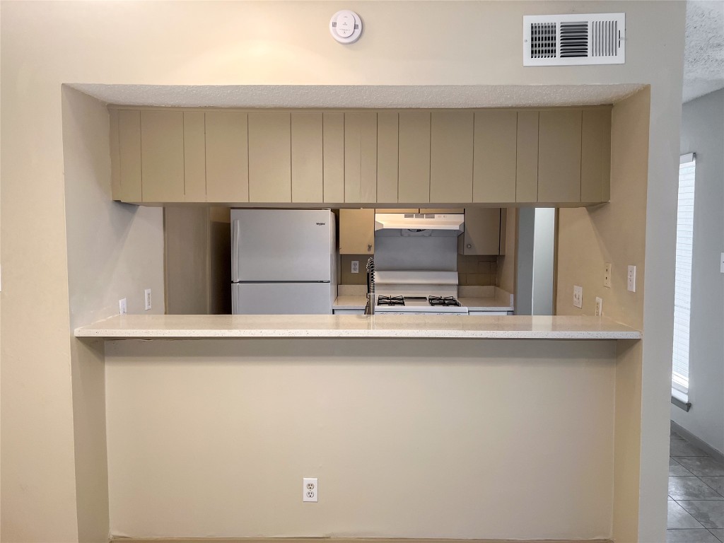 7206 Creekside Drive, Unit C Austin, TX 78752 - Photo 7 of 22 a kitchen with a sink and cabinets