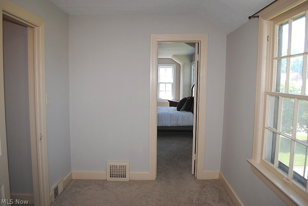 3782 Hillbrook Road Cleveland, OH 44118 - Photo 14 of 20