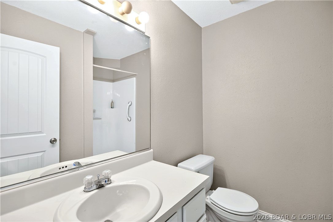 1109 Passover Road, Unit O6 Osage Beach, MO 65065 - Photo 30 of 40 Bathroom 2