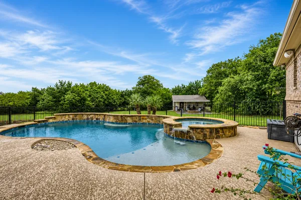 $800,000 | 205 Quarry Lake Estates Drive, Liberty Hill, TX 78642