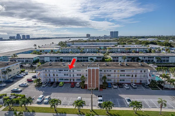 $219,600 | 112 Doolen Court, Unit 302, North Palm Beach, FL 33408