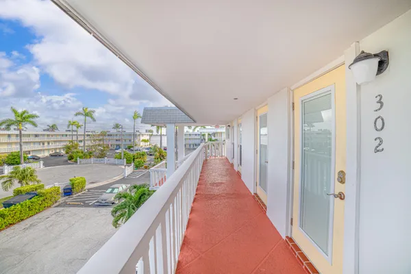 $219,600 | 112 Doolen Court, Unit 302, North Palm Beach, FL 33408