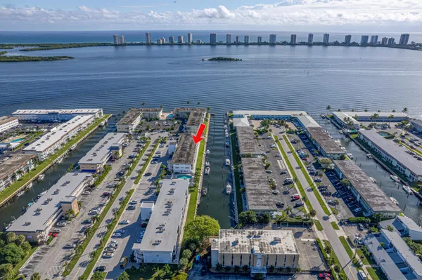 $219,600 | 112 Doolen Court, Unit 302, North Palm Beach, FL 33408