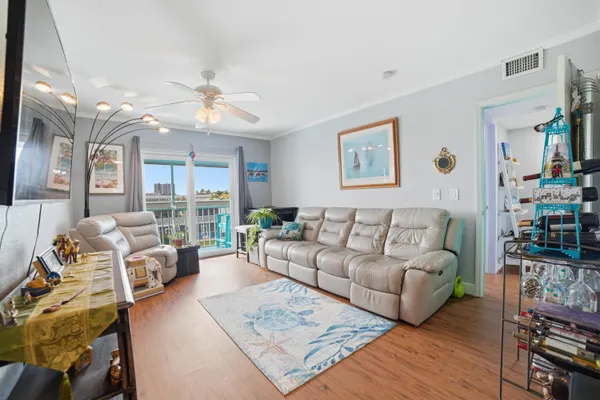 $219,600 | 112 Doolen Court, Unit 302, North Palm Beach, FL 33408