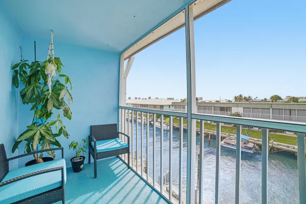 $219,600 | 112 Doolen Court, Unit 302, North Palm Beach, FL 33408