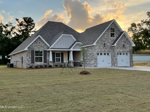 $2,900 | 13789 East El Bonito Drive, Ocean Springs, MS 39564