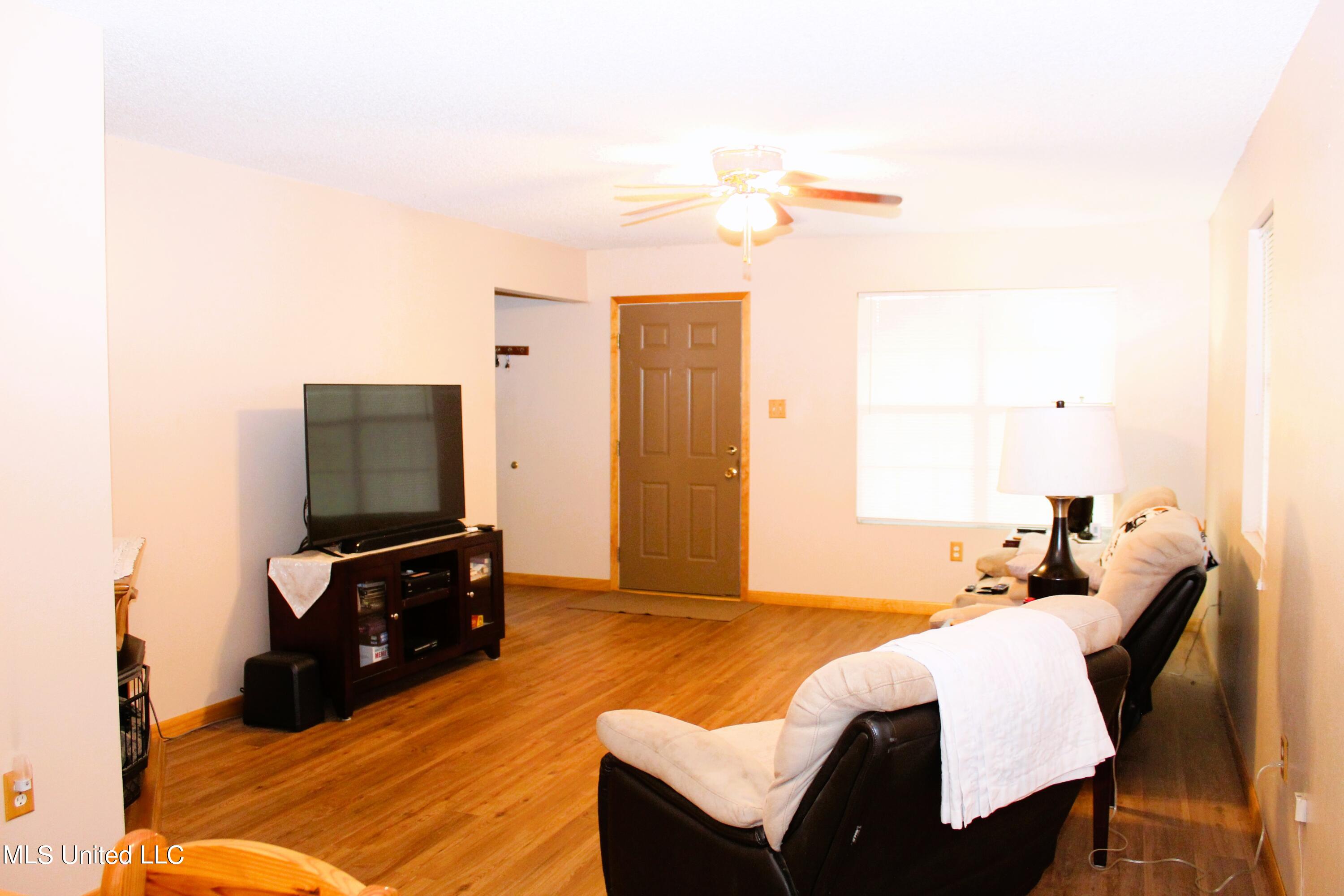 250 Tom Hempstead Road Lucedale, MS 39452 - Photo 5 of 23 IMG_1707