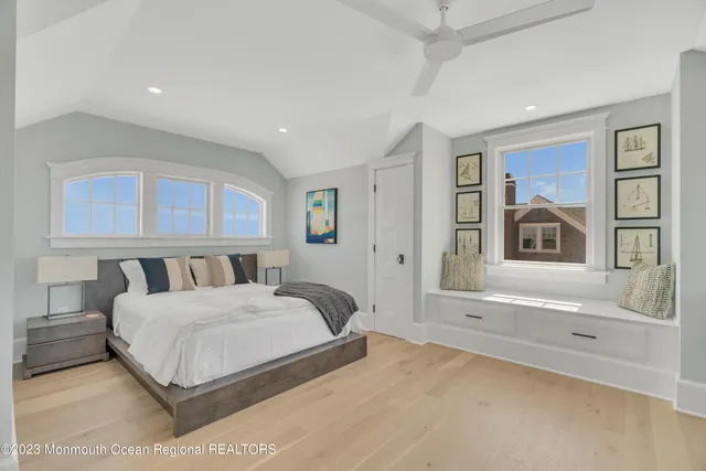 a view of livingroom with furniture