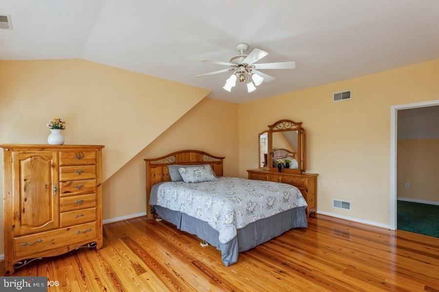 4547 Wentz Road Manchester, MD 21102 - Photo 20 of 44 Heartwood Pine Flooring