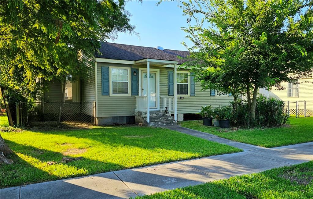 407 Center Street Arabi, LA 70032 - Photo 2 of 22