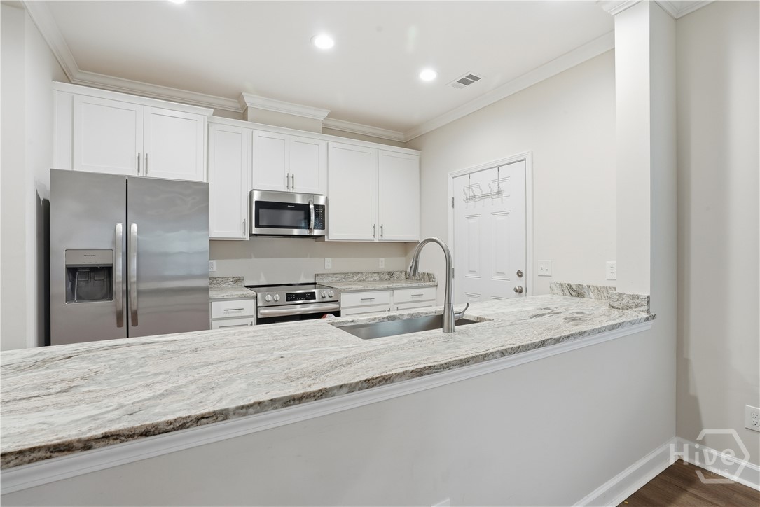 33 Travis Street Savannah, GA 31406 - Photo 9 of 25