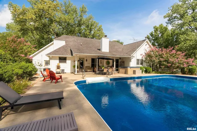 $549,900 | 7082 Highway 152, Du Quoin, IL 62832