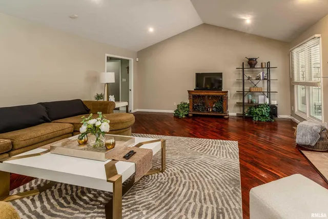 $549,900 | 7082 Highway 152, Du Quoin, IL 62832