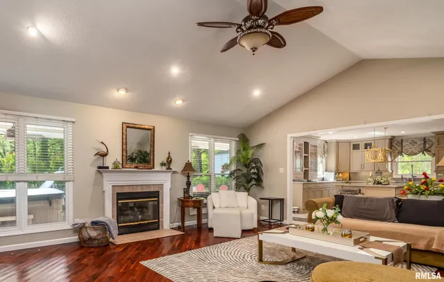 $549,900 | 7082 Highway 152, Du Quoin, IL 62832