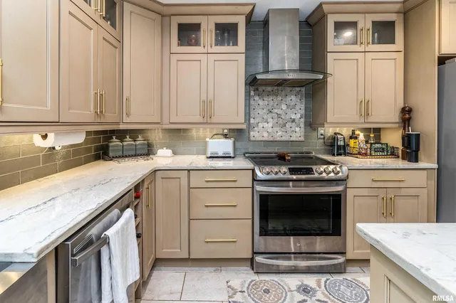 $549,900 | 7082 Highway 152, Du Quoin, IL 62832