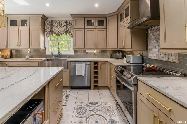 $549,900 | 7082 Highway 152, Du Quoin, IL 62832