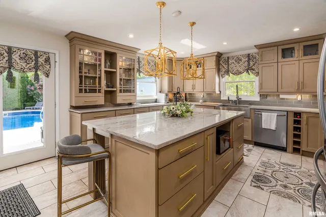 $549,900 | 7082 Highway 152, Du Quoin, IL 62832