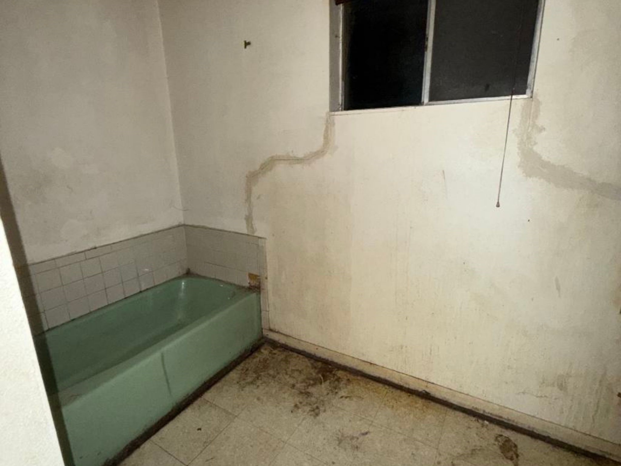 5006 Interlachen Street Baytown, TX 77521 - Photo 17 of 26 a bathroom with a tub